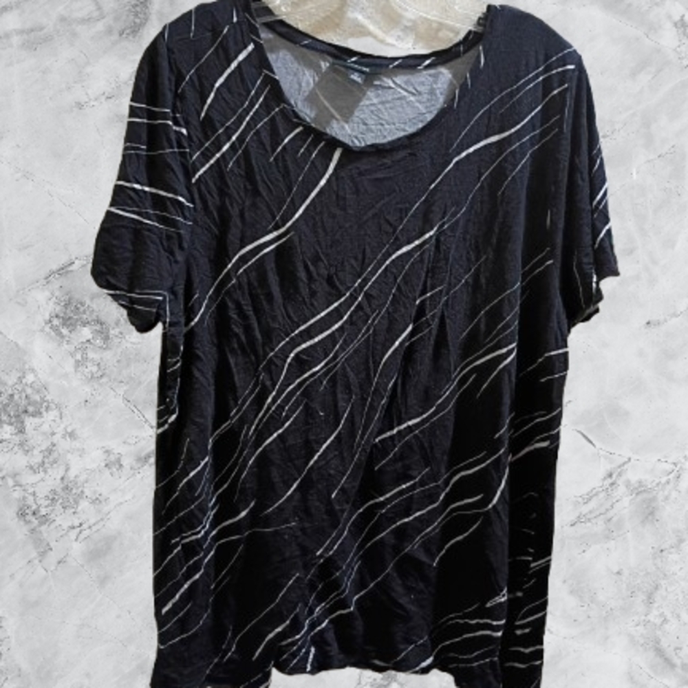Like New Women's 2X Alfani Black and White Patterned Top